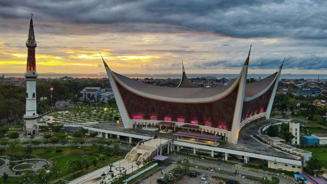 Wisata Terpopuler di Padang yang Harus Kamu Kunjungi